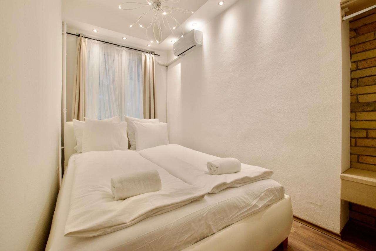 Standard Apartment By Hi5 - Center Of City Center Budapesta Exterior foto